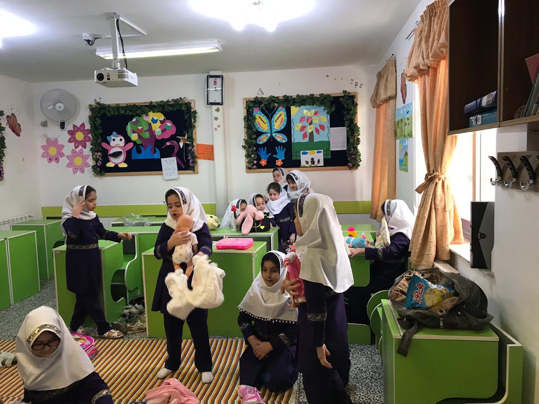 روز بدون کیف برای دانش آموزان پایه اول باران اندیشه